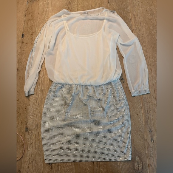 Cache Vintage White Long Sleeve Silver Rhinestone Knee Length Dress 6 - Picture 4 of 7